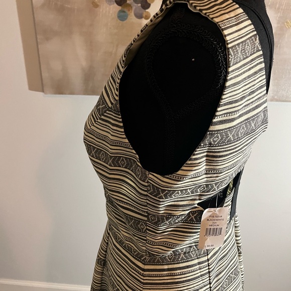 NWT RED Saks Fifth Avenue Black Ivory Fit And Flare Tribal Print Dress Medium - Picture 10 of 12